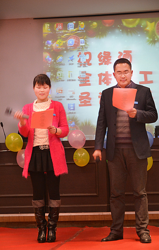 青年员工代表朗诵董事长经典诗篇
