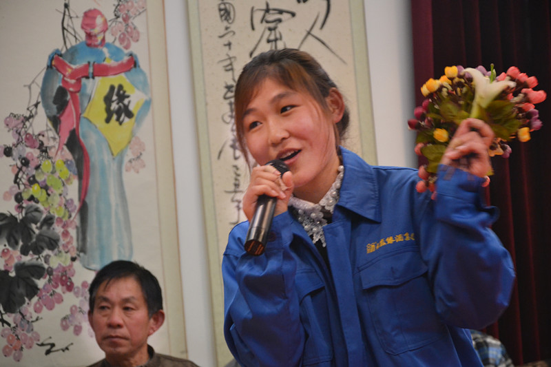 一线工人代表献歌
